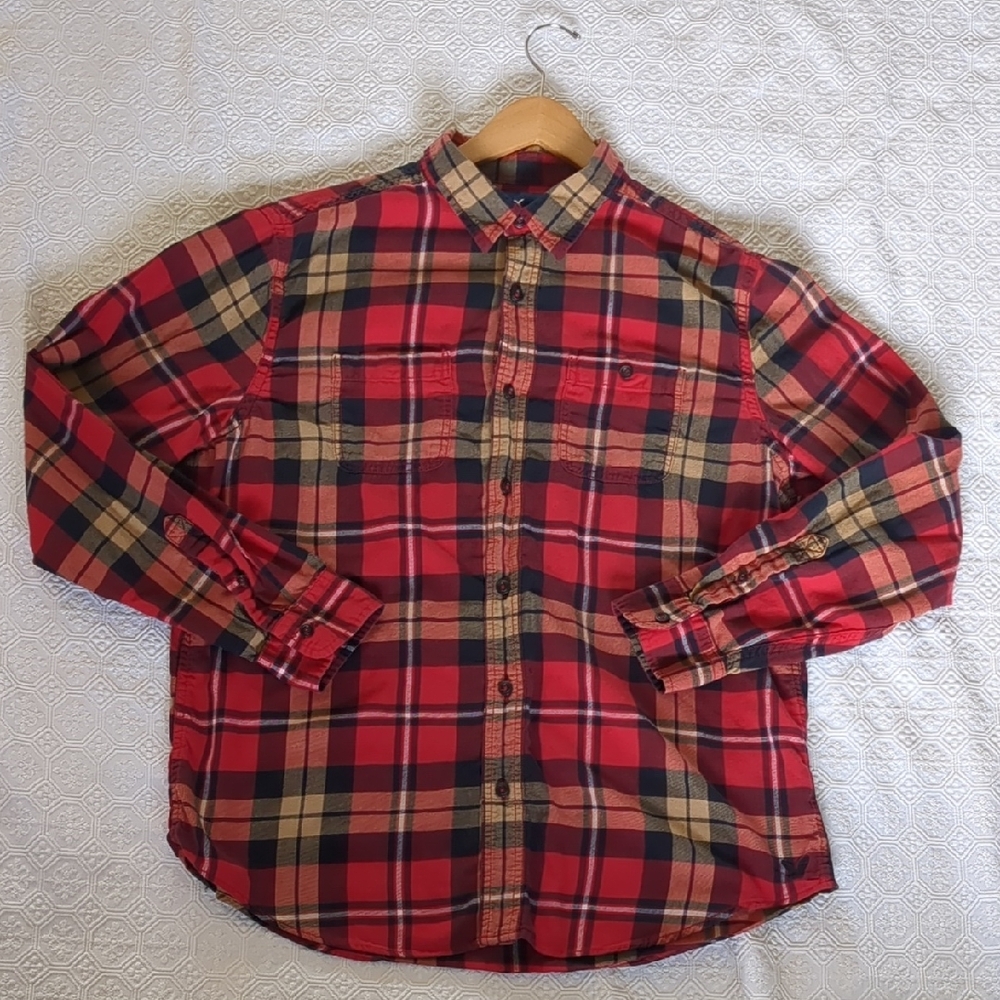 American Eagle Outfitters Red and Black Plaid Casual Button Down Shirt